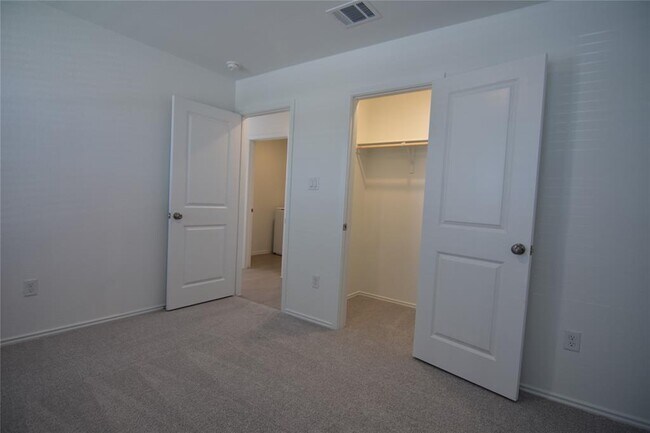 Building Photo - 275 Bugbee