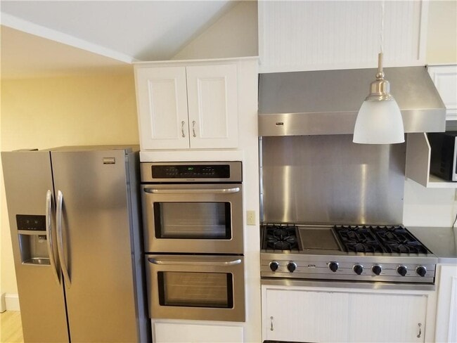 Building Photo - 16 Clearview Ave