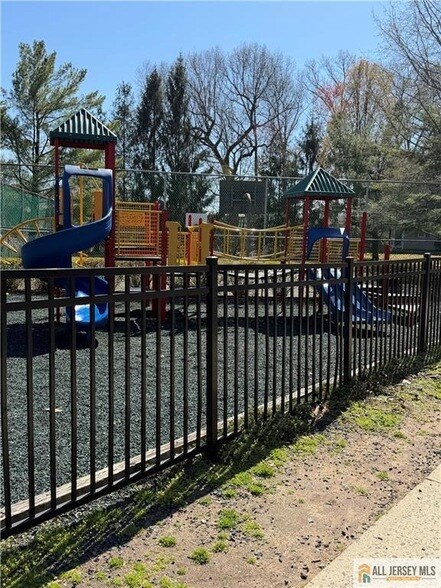 Building Photo - 1001 Cypress Ln