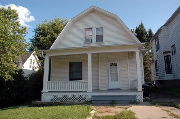 Building Photo - 1115 E Burlington St