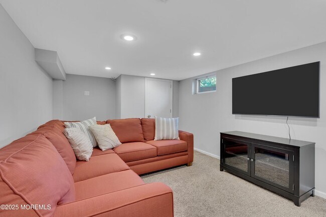 Building Photo - 57 W River Rd