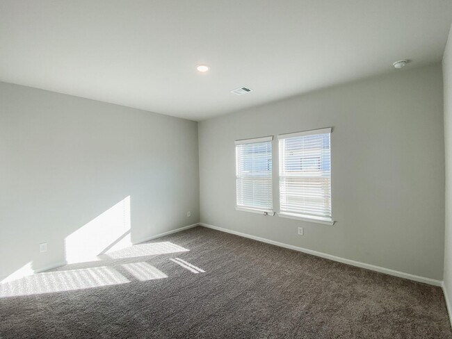 Building Photo - 16608 Aurora St