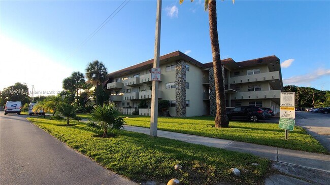 Building Photo - 7505 SW 82nd St