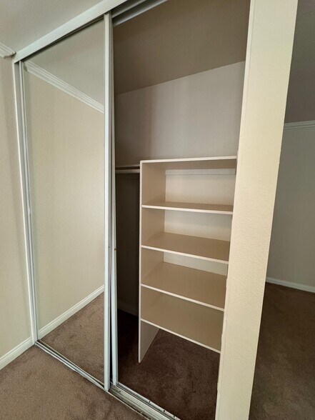 Building Photo - 5510 Owensmouth Ave