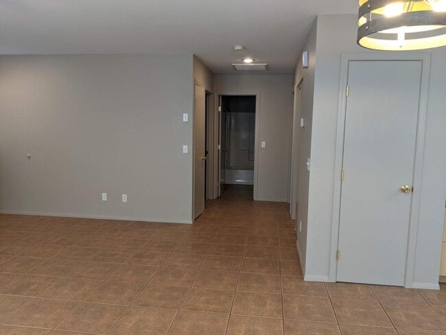 Building Photo - 4105 N Montezuma Ave
