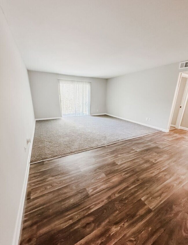 Building Photo - Premium 2 Bedroom Living in the Heart of Northlake