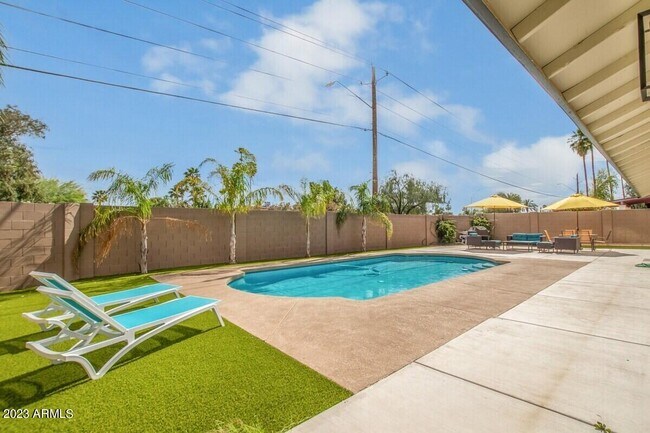 Building Photo - 5253 E Beck Ln