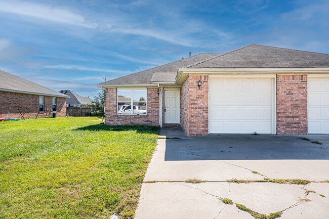 Primary Photo - 318 E Marietta Ct