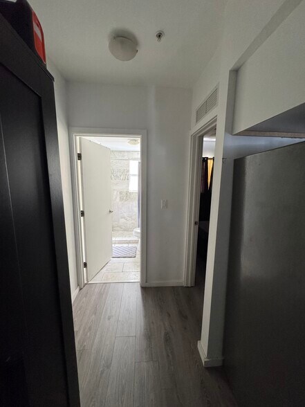 Building Photo - 810 7th St