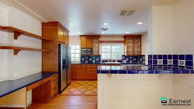 Building Photo - Beautifully Located 2-Bed Home in the Hear...
