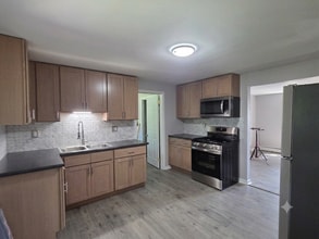 Building Photo - 2015-2017 Corbin Ave