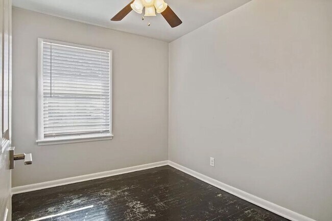 Building Photo - Cozy 3BD/1BTH Home Conveniently Located near I-240 & I-44