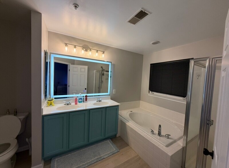 Building Photo - 1460 Pangbourne Way