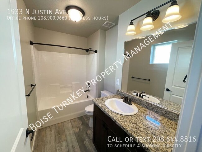 Building Photo - 1933 N Justin Ave