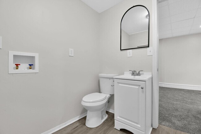 Building Photo - Large Single Family Rental - Available Now