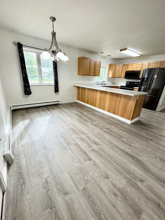 Building Photo - 4 bedroom Home for Rent in North Pole!