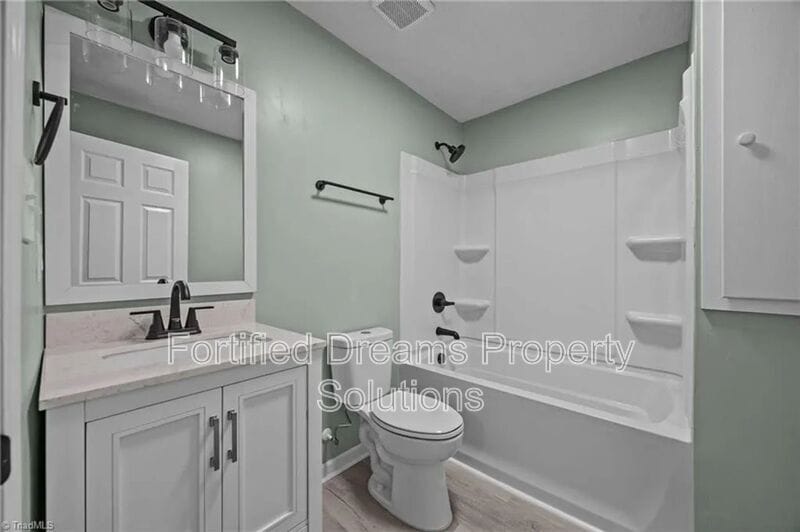 Building Photo - 608 Montgomery St