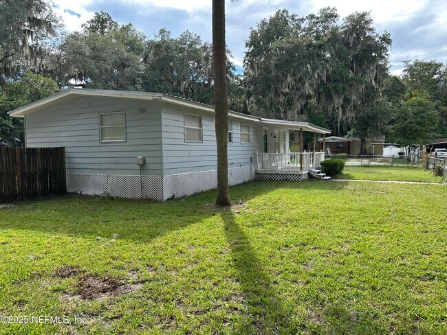 Building Photo - 1104 Harmony Dr N