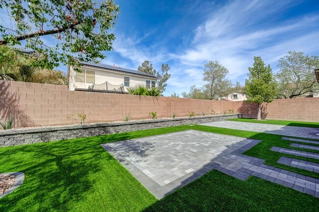 Building Photo - Stunning one story in the NW!