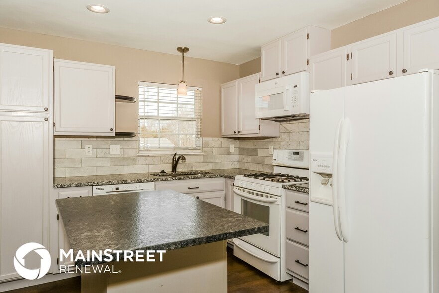 Building Photo - 3409-3405 5 Oaks Ct