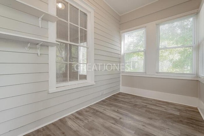 Building Photo - 218 N Lee St