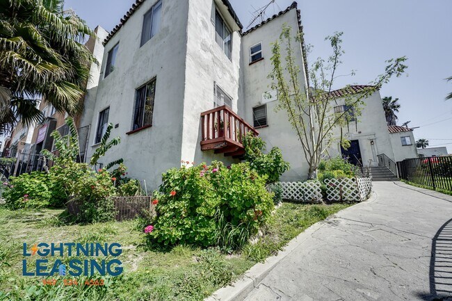 Building Photo - 402 N Coronado St