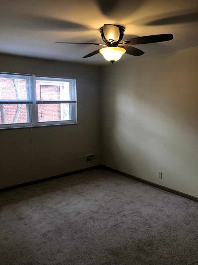 Building Photo - 575AB Eastmoor Blvd