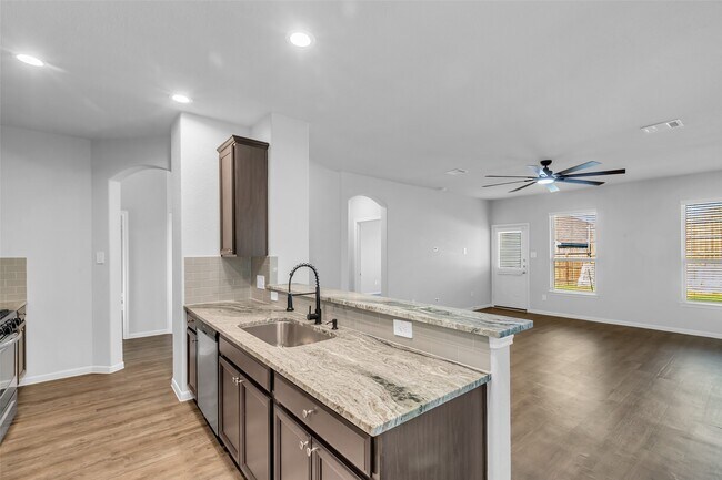 Building Photo - 935 Golden Willow Ln