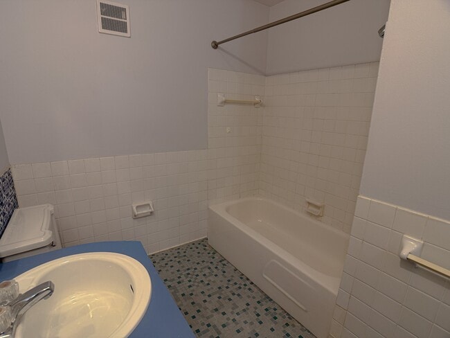 Bathroom - Waverly Flatz