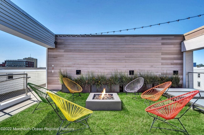 Building Photo - 601 Heck St