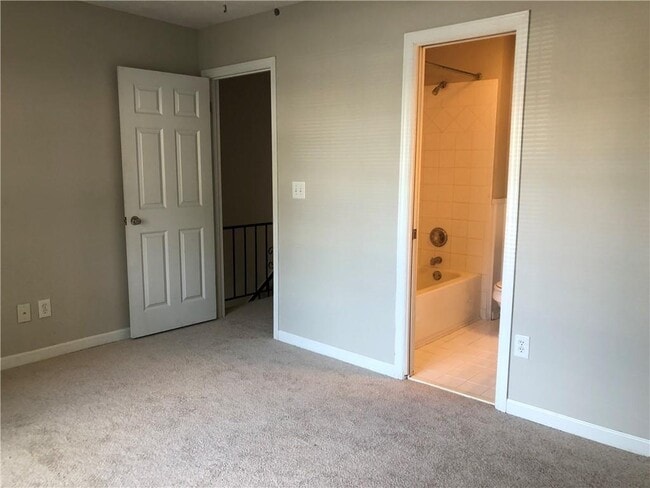 Building Photo - 16 Villa Ct SE