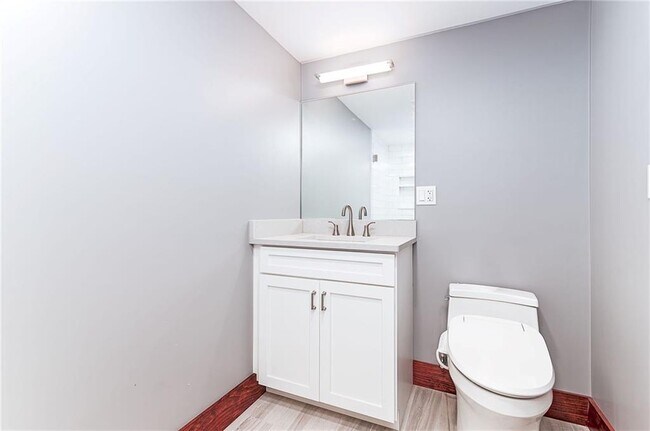 Building Photo - 14 Woodlake Dr