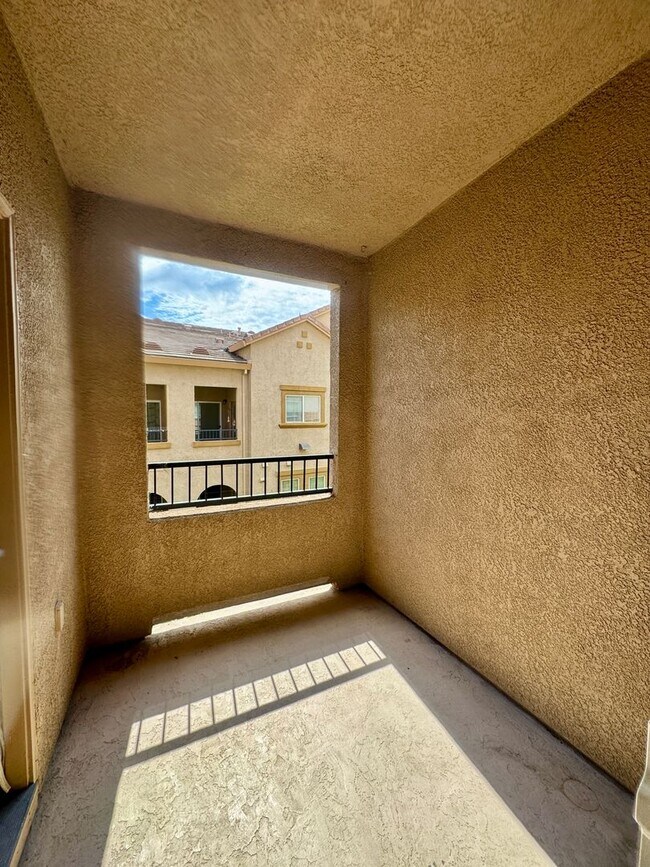 Building Photo - Welcome Home To This Adorable North Natomas Condo!