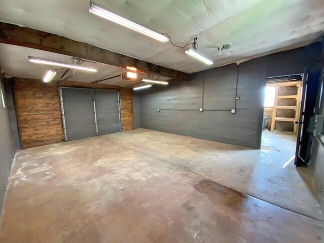 Building Photo - 2445 W 37th Ave