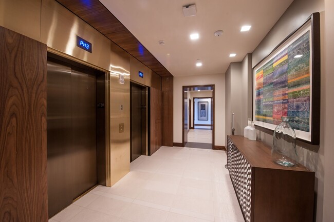 Building Photo - Fully Furnished 1BR/1BA at the Luxurious O...