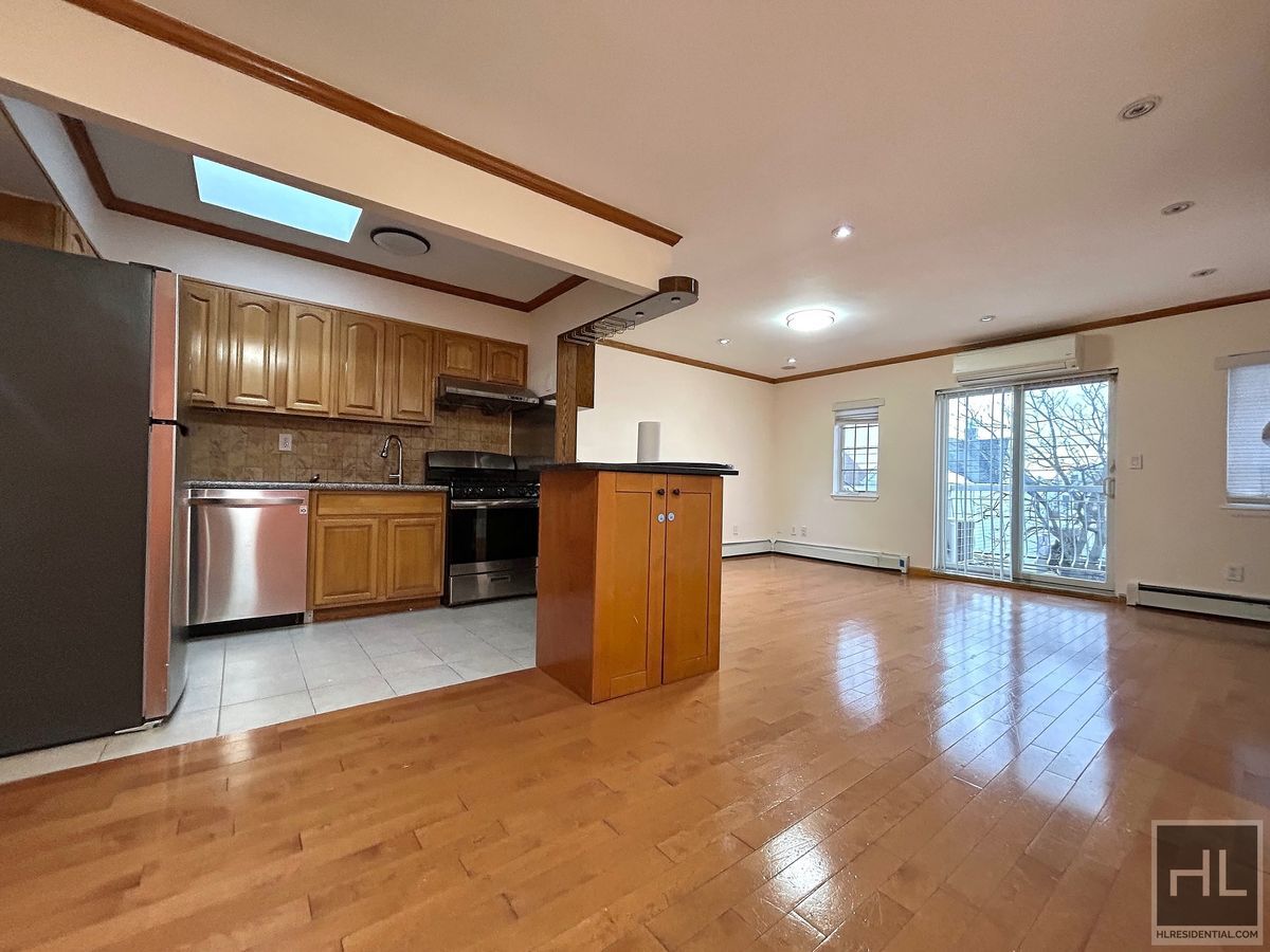 Building Photo - 70 STREET