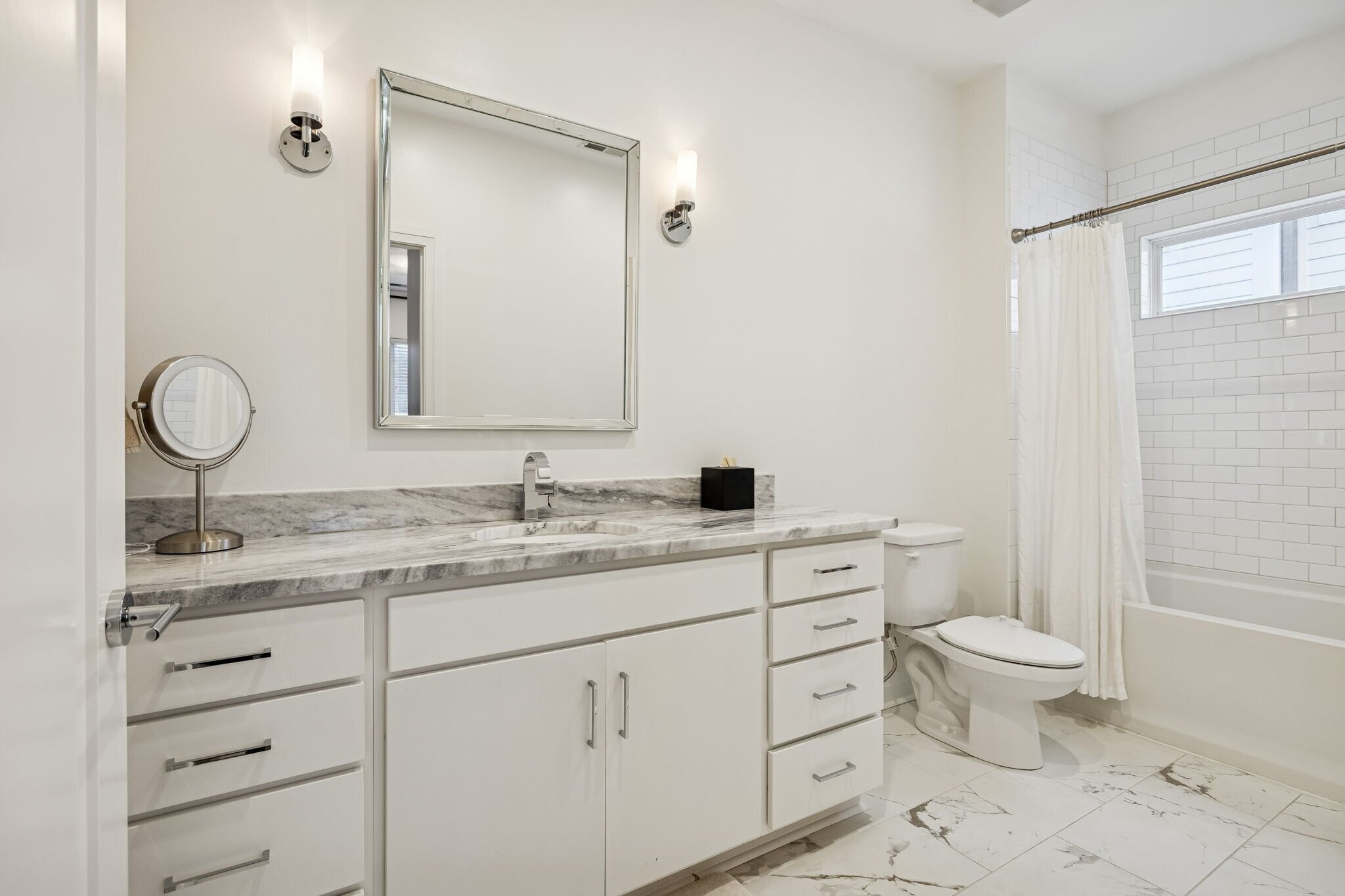 Building Photo - 914C Acklen Ave