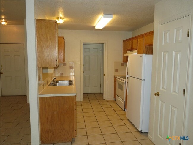 Building Photo - 2609 Lucille Dr