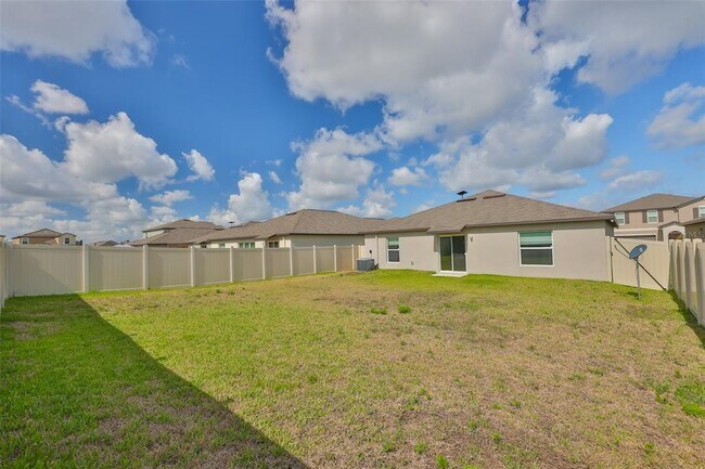 Building Photo - 15411 Miller Creek Dr