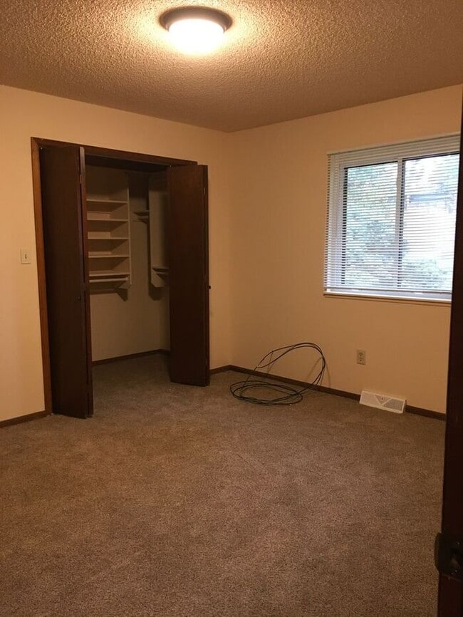 Building Photo - 3 Bedroom, 2 Bathroom Townhome in Lakemont Subdivision of Greeley