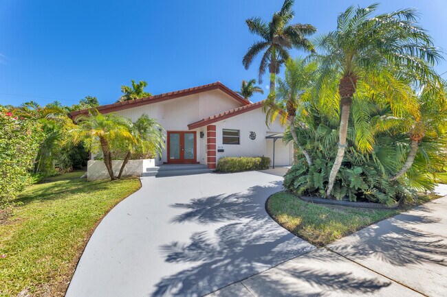 Building Photo - 2119 N 14th Terrace