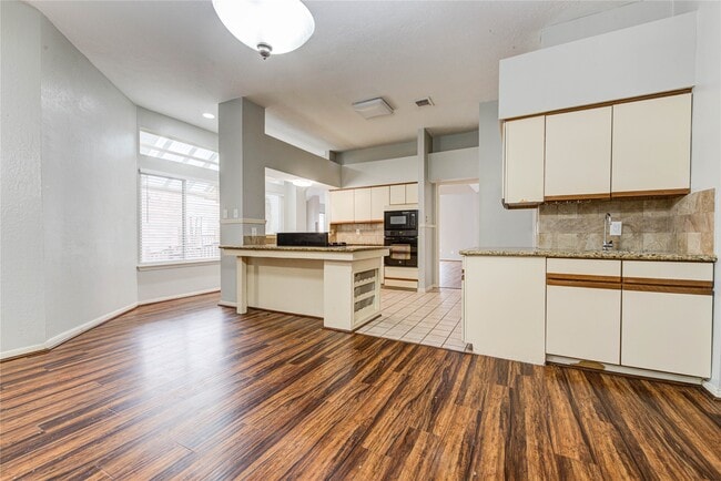 Building Photo - 2122 Paso Rello Dr