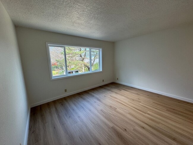 Building Photo - 1041/A/