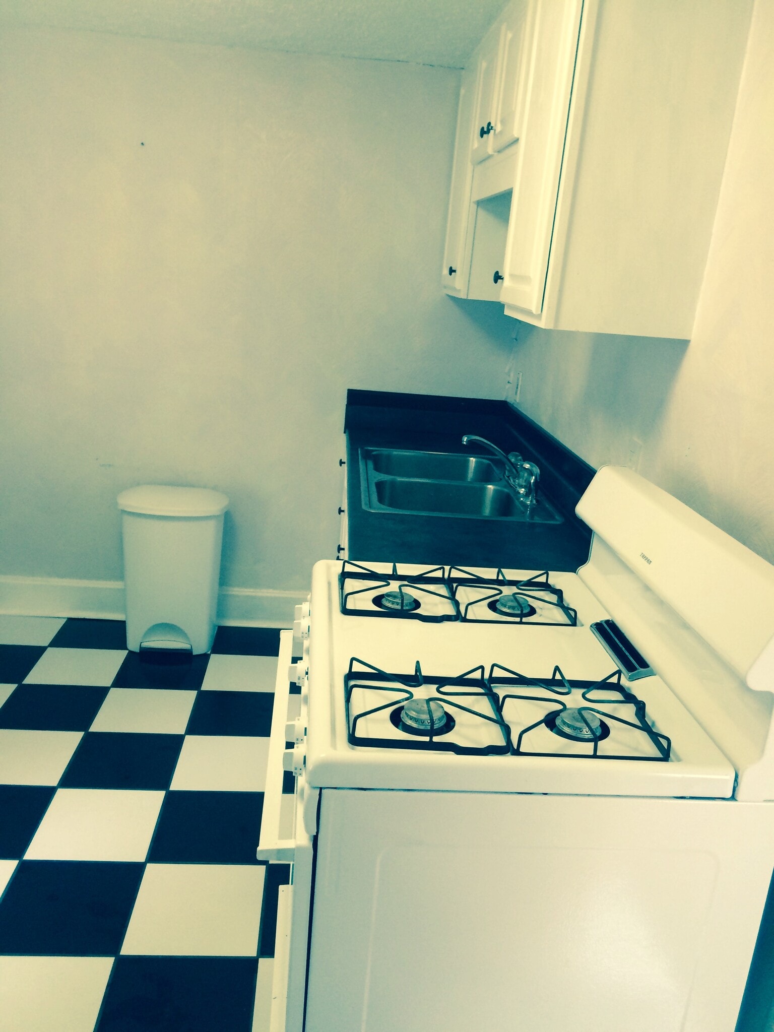 Building Photo - 5251 Warren Ave