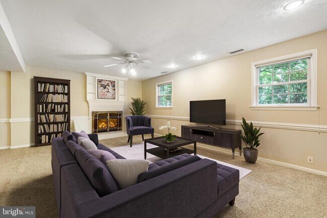 Building Photo - 1023 Westbriar Dr NE