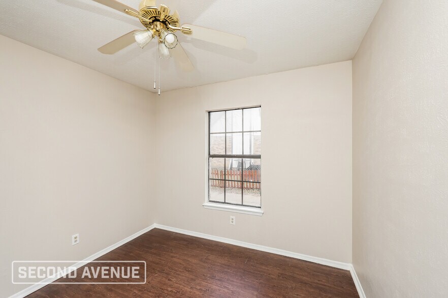 Building Photo - 9124 Pinehaven Dr