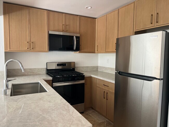 Building Photo - 1517 Armacost Ave