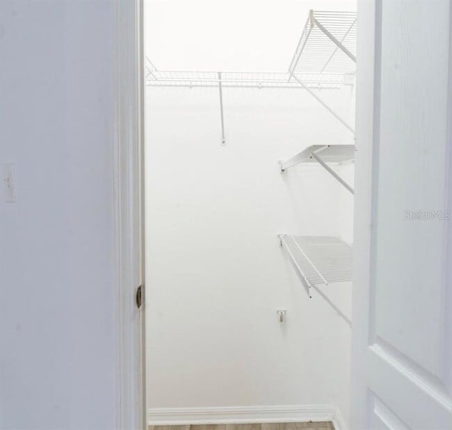 Building Photo - 512 Majestic Way