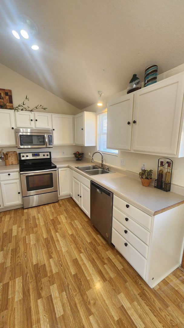 Building Photo - 3BR, 2.5BTH, 2CAR ATT GAR, Privacy Fenced Yard - In Washburn Rural Schools!