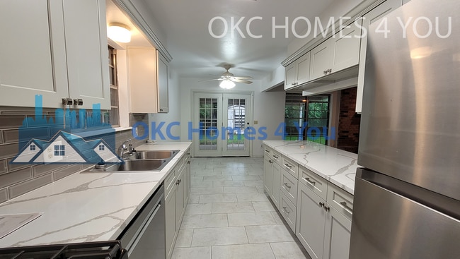 Building Photo - Updated 3 bed in Yukon